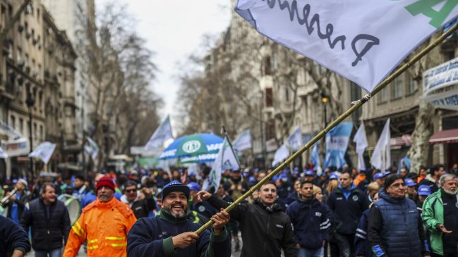 Sindicatos copan la capital de Argentina y piden al Gobierno frenar inflación