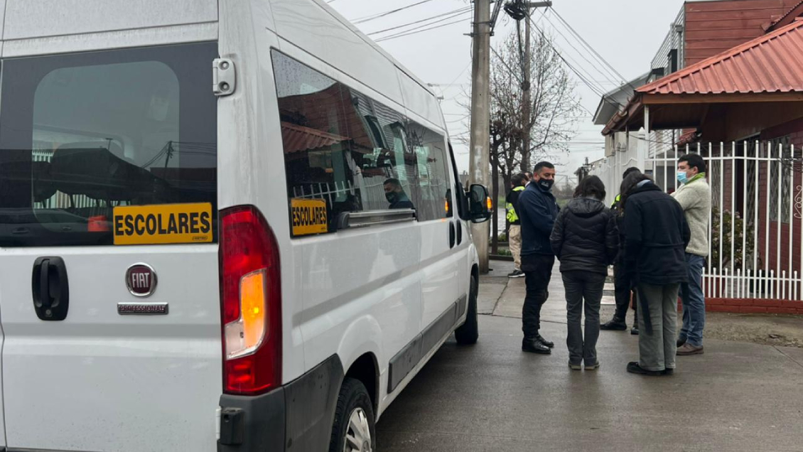 Delincuentes asaltaron furgón escolar repleto de niños en Puente Alto