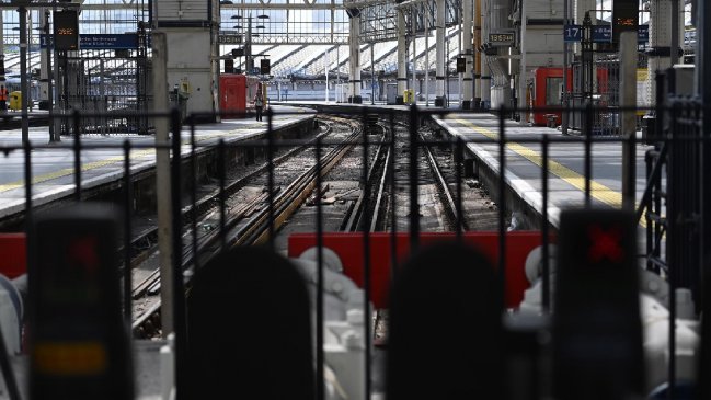 Una huelga de 45.000 trabajadores paraliza la red ferroviaria del Reino Unido
