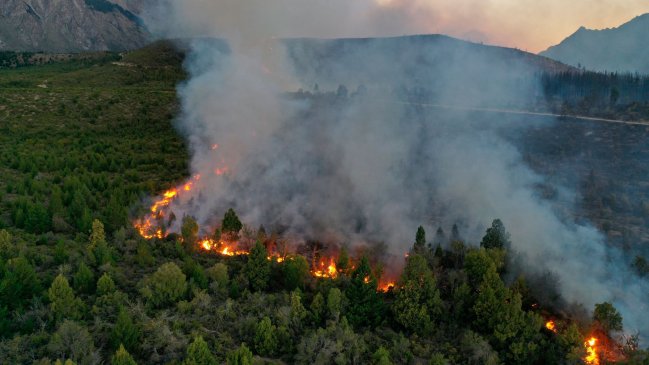 Argentina reforzó operativos para combatir incendios en desembocadura del río Paraná