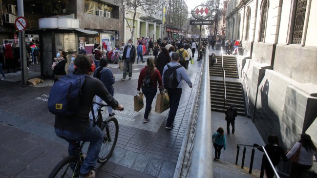 Transeúnte fue apuñalado en el pecho por asaltantes en pleno centro de Santiago