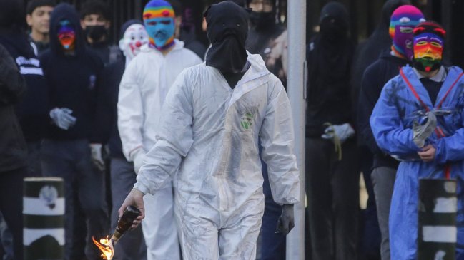 Overoles blancos generan nuevos desmanes en las afueras del Instituto Nacional