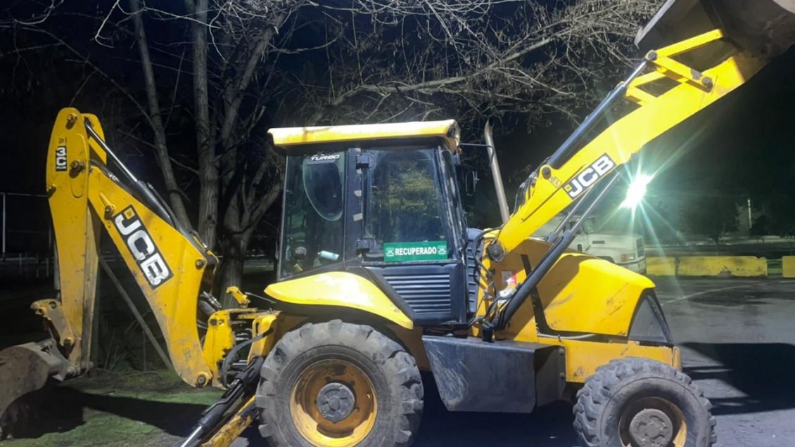 Hallan retroexcavadora robada el 2017: Estaba en panne en Curicó