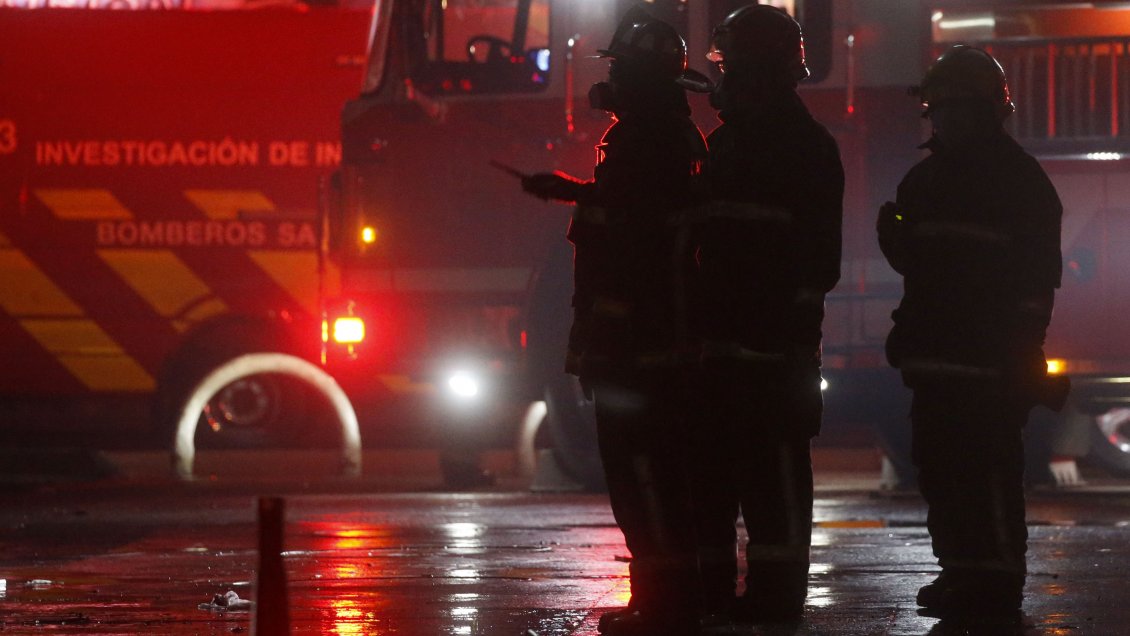 Incendio destruyó seis viviendas en toma en Alto Hospicio
