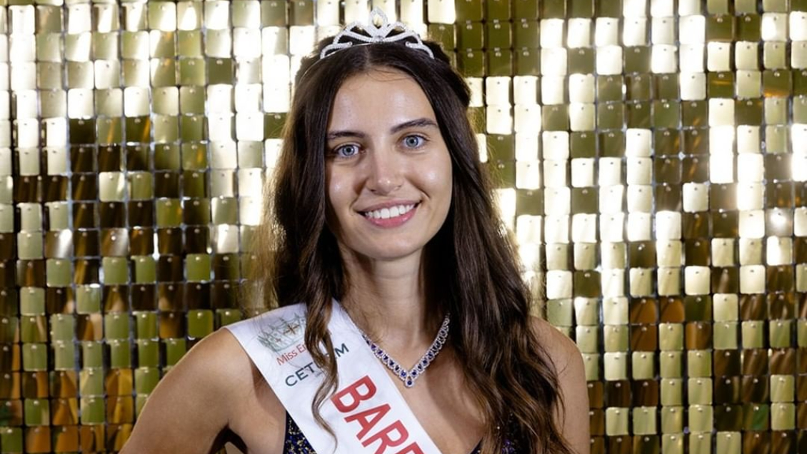 Joven se convierte en la primera finalista de Miss Inglaterra en competir sin maquillaje