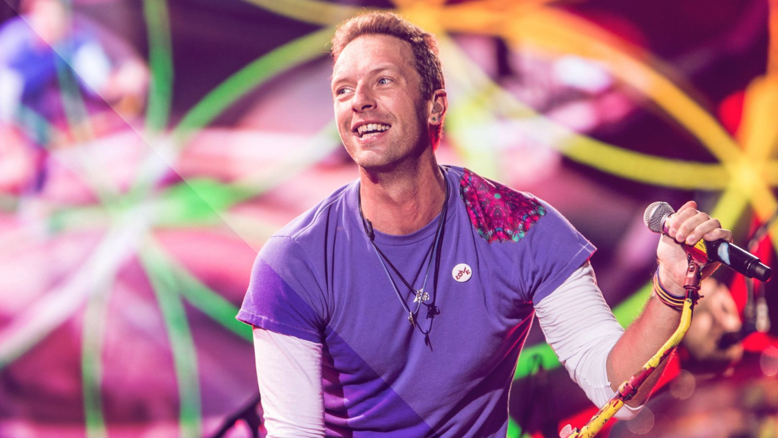 Sueño hecho realidad: Chris Martin diseñó un tatuaje para fan durante concierto de Coldplay
