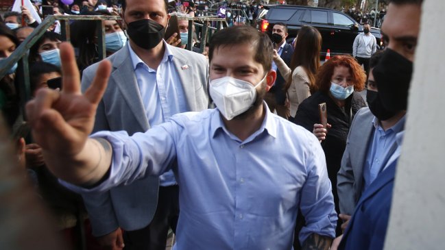 Presidente Boric volverá hoy a Santiago tras su visita al norte del país