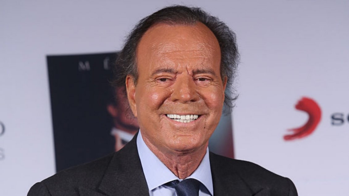 Julio Iglesias publicó su propio meme para aclarar estado de salud