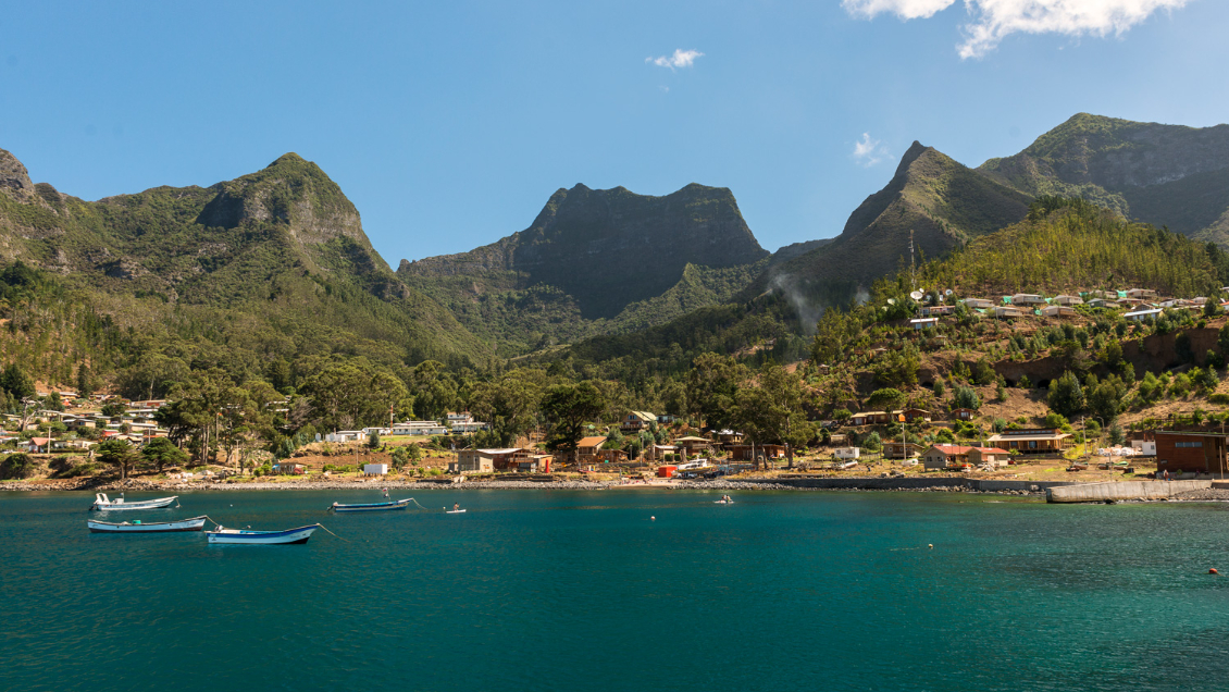 Gobierno activó plan de respuesta sanitaria tras brote de Covid-19 detectado en Juan Fernández