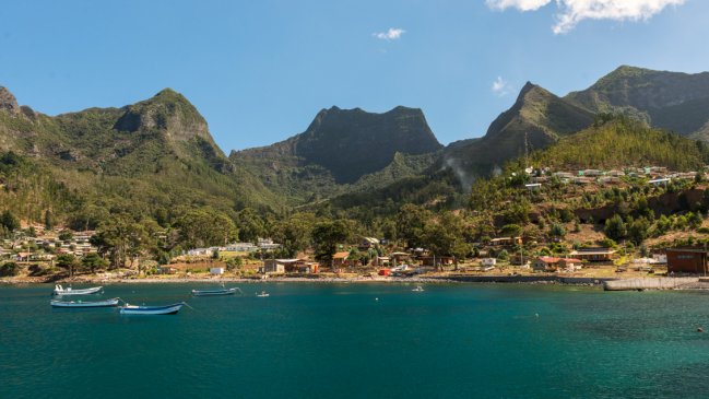 Gobierno activó plan de respuesta sanitaria tras brote de Covid-19 detectado en Juan Fernández