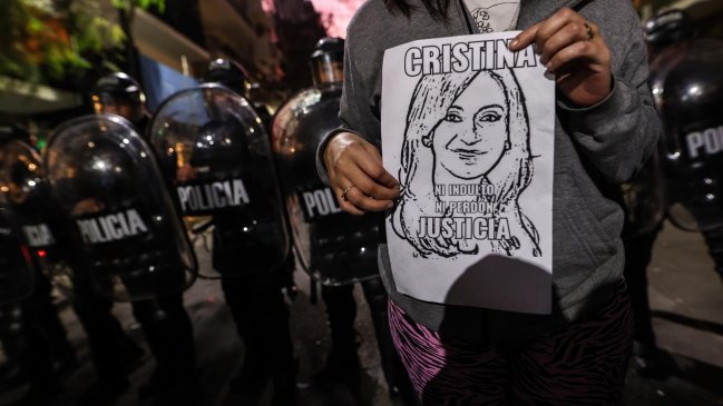 Juez argentino ordenó cesar operativo policial en casa de Cristina Fernández
