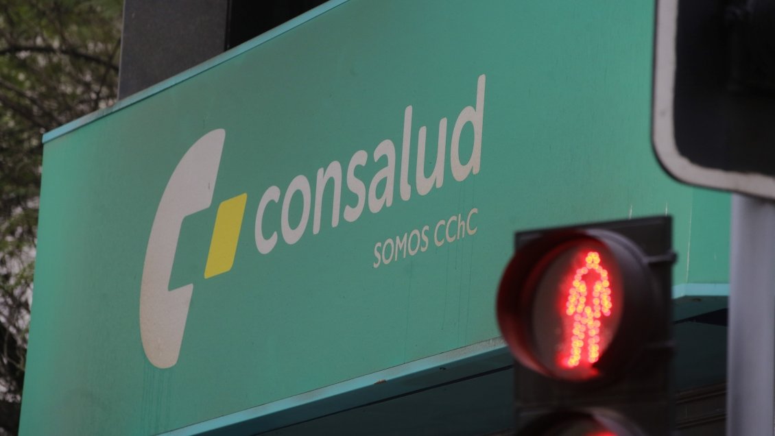 Isapre Consalud se querelló contra 50 profesionales por falsificación de licencias médicas