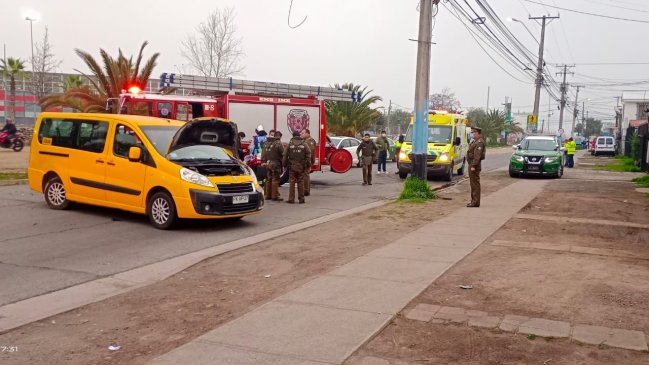 Colisión entre vehículo y furgón escolar deja dos menores de edad lesionados en Rancagua