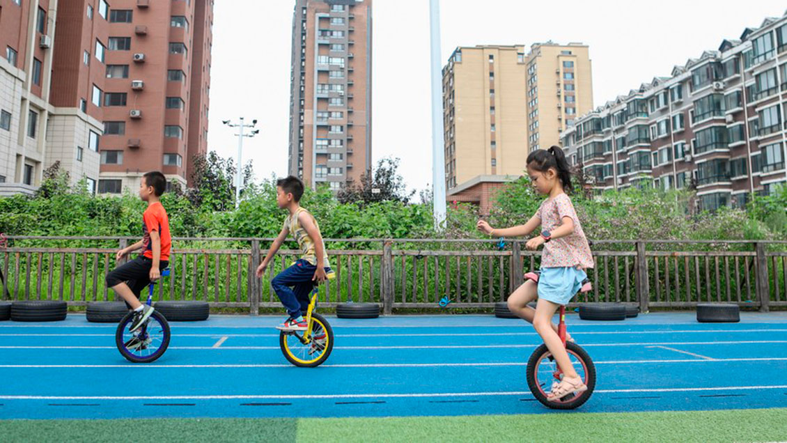 China aumenta apoyo a industrias de cuidado de niños y adultos mayores