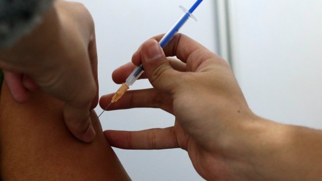 Ante la variante ómicron, tres dosis de vacuna pueden proteger mejor que dos