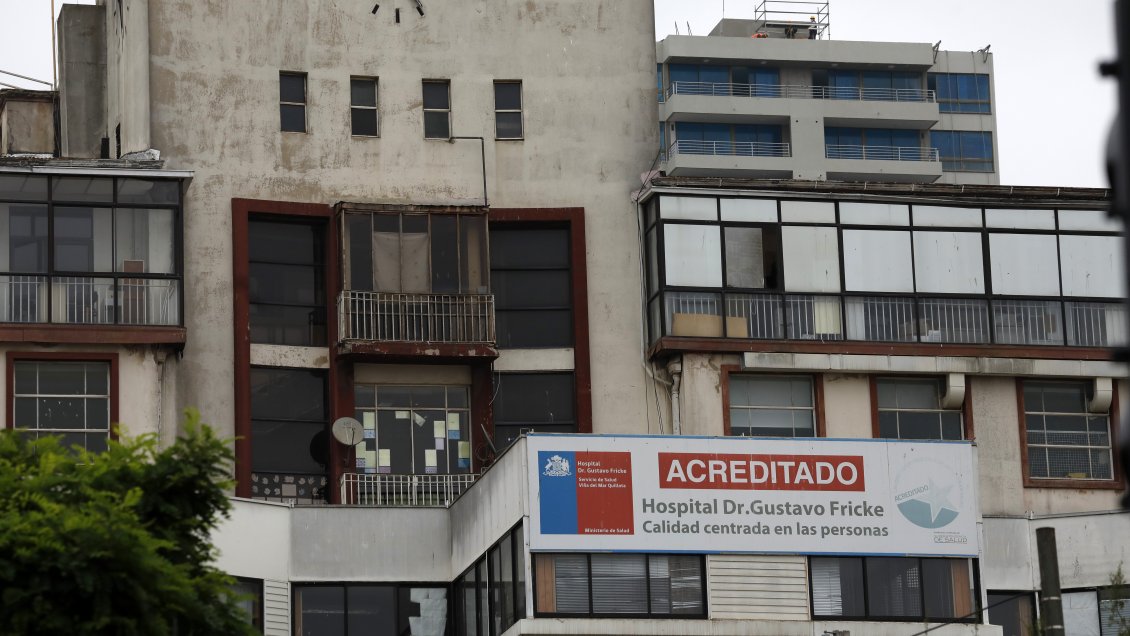 Adolescente baleado ingresó muerto en hospital de Viña del Mar tras ser abandonado