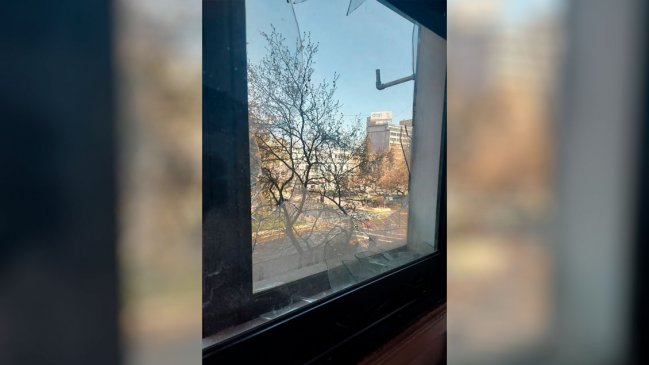Ministro de Educación denuncia que apedrearon ventanas del edificio institucional
