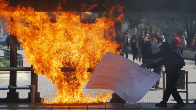 Violento martes en la Alameda dejó al menos 35 detenidos