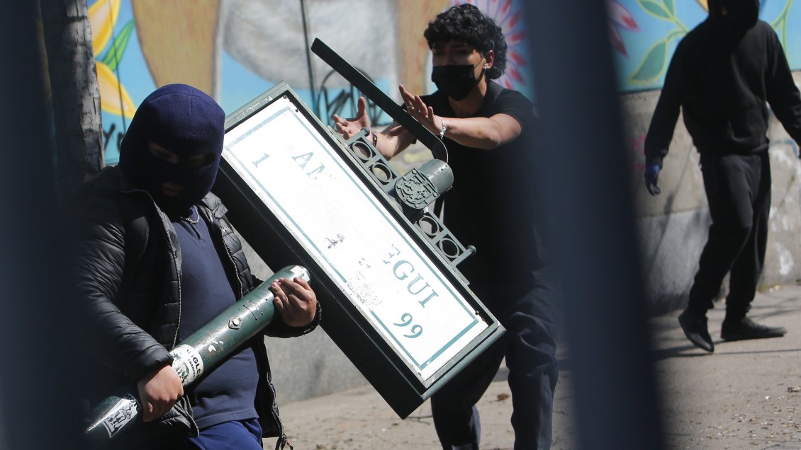 Protestas provocan bloqueos en la Alameda, en plena hora punta