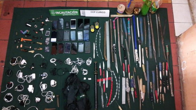 Decomisan gran cantidad de armas en nuevo operativo en cárcel de Curicó