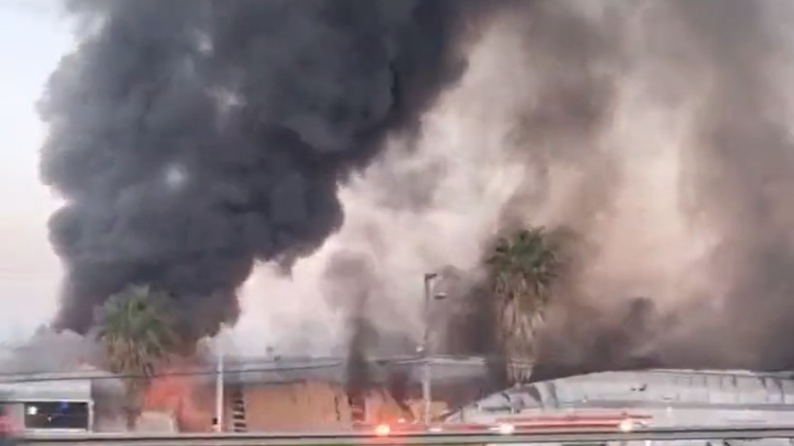 Incendio afectó a bodega distribuidora de alimentos a cadenas hoteleras y casinos