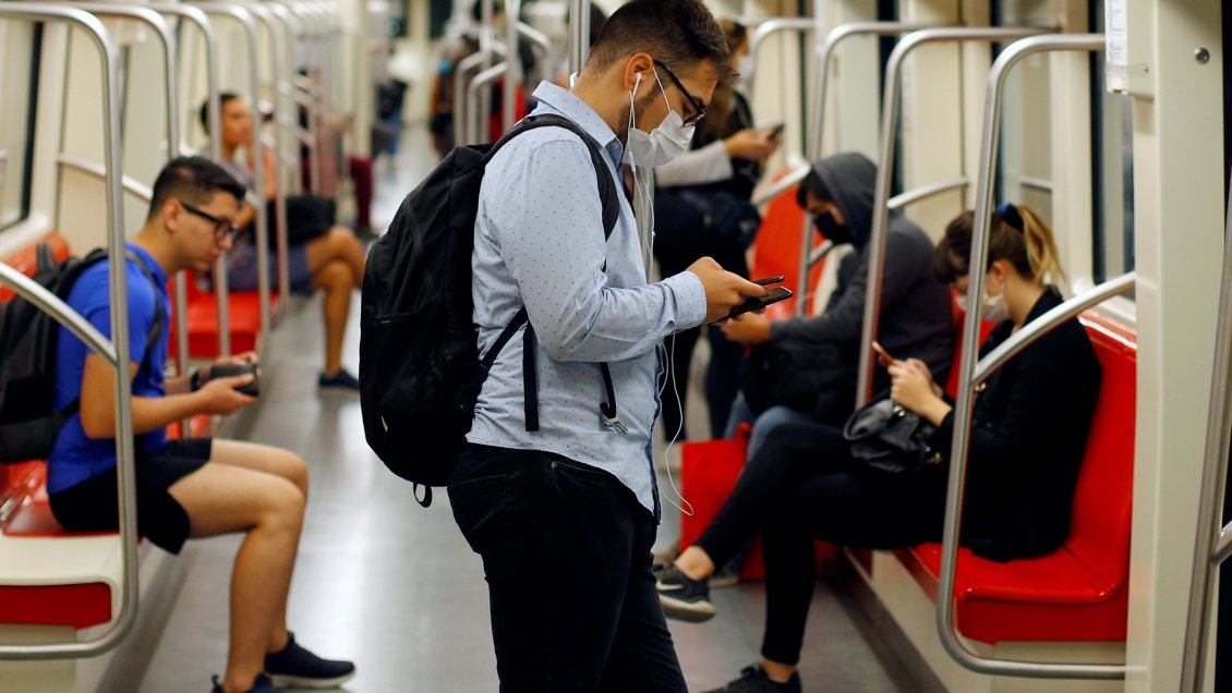 Diputados UDI piden al Gobierno terminar con el uso obligatorio de mascarilla