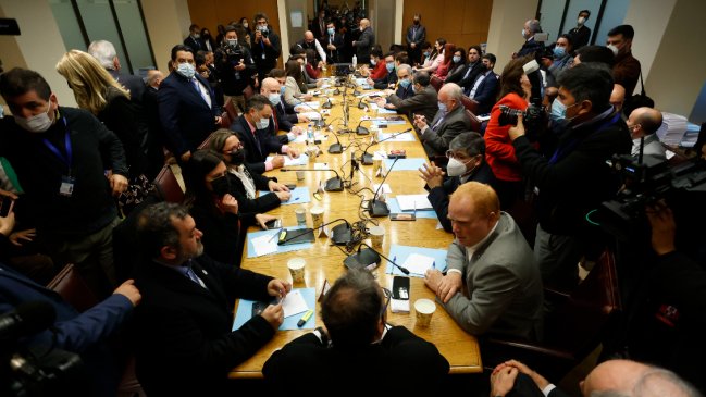 Undurraga: No podemos encerrarnos en el Congreso o nominar a expertos, la ciudadanía pide participación