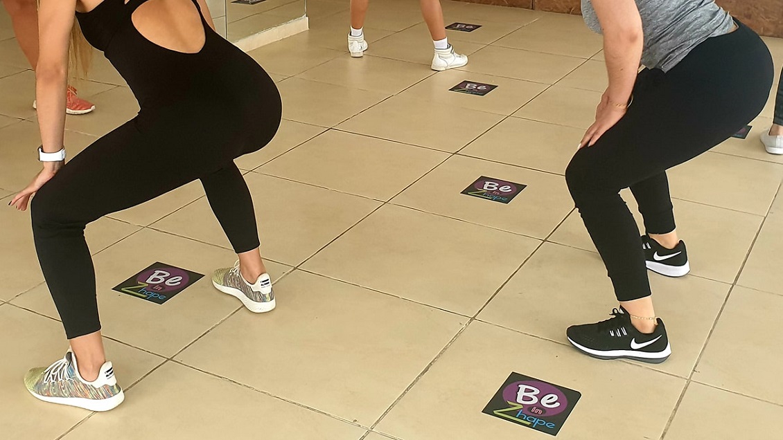 Profesora de colegio cristiano bailó twerk sobre un estudiante y la arrestaron