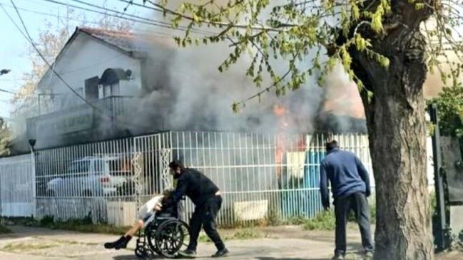 Incendio en una residencia de adultos mayores de Macul dejó dos fallecidos