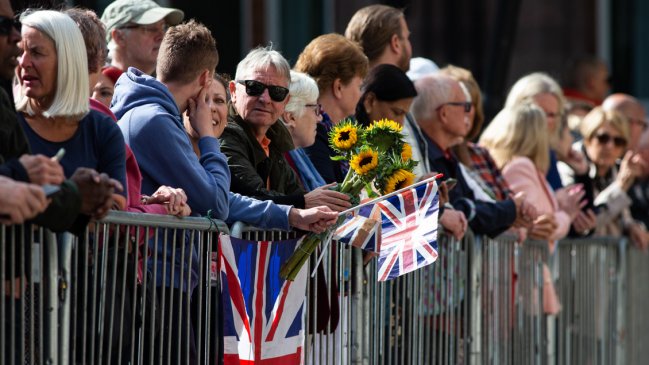 Casi seis kilómetros de fila para ver el féretro de Isabel II en Londres