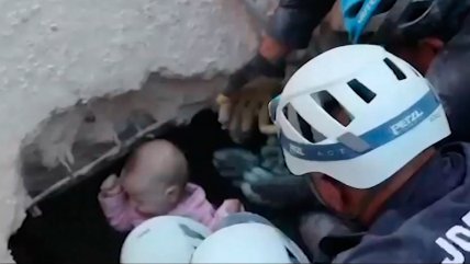   Milagro en Jordania: Guagua fue rescatada dos días después del derrumbe de su edificio 