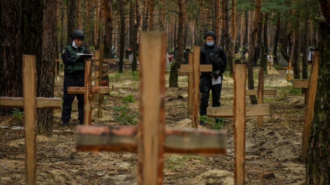 Ucrania reveló el hallazgo de 440 tumbas y una decena de supuestas cámaras rusas de tortura