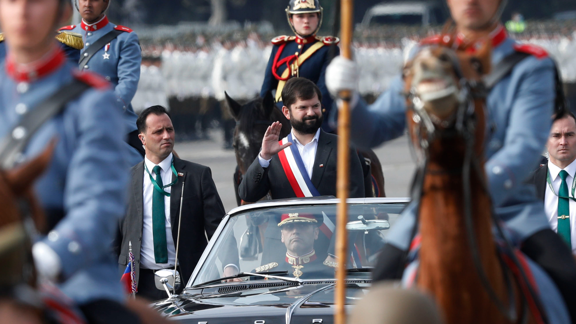 Presidente Boric encabezó su primera parada militar: Se realizó con público y hubo pifias