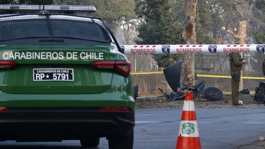 San Ramón: Vehículo robado chocó con un poste eléctrico y se incendió