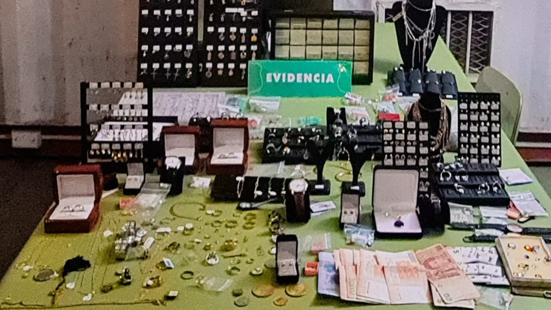 Asaltantes son detenidos tras robar $100 millones en joyas desde local comercial de Quillota