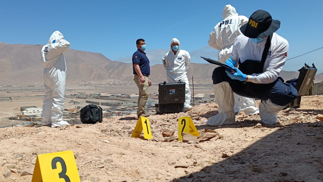 PDI investiga muerte de hombre apuñalado y baleado en Alto Hospicio