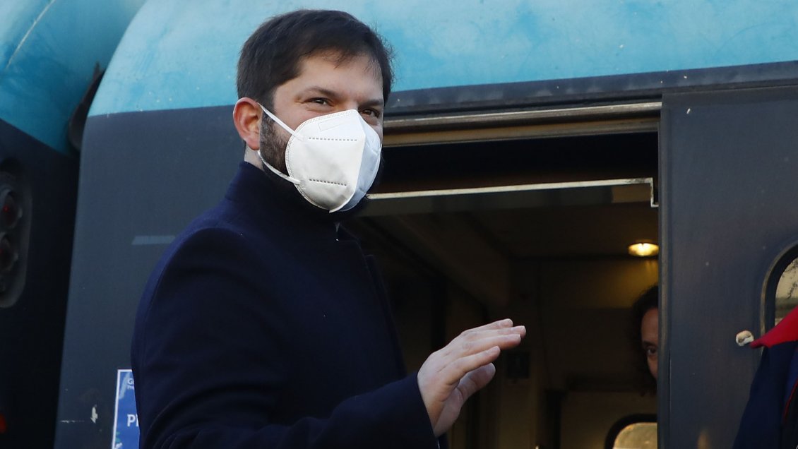 Presidente Boric ya está en Chile tras su gira por Estados Unidos