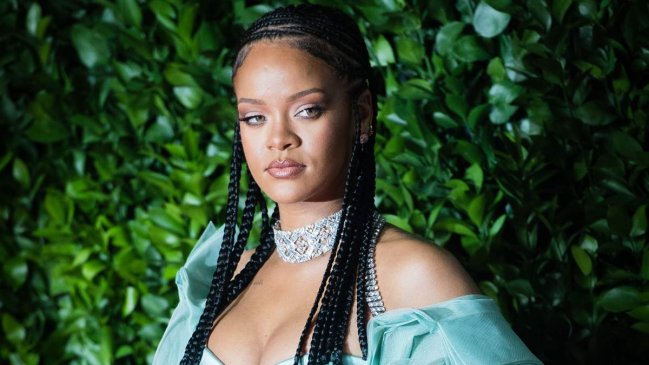 Rihanna confirma que será la encargada del show de medio tiempo en el Super Bowl