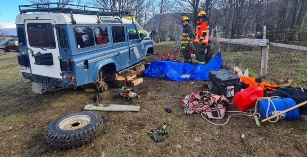 Hombre murió mientras arreglaba su vehículo en Coyhaique: Quedó atrapado y lo encontraron dos días después