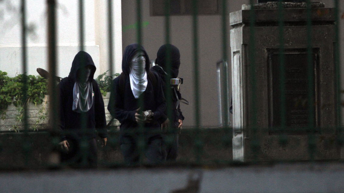 Nueva jornada de desmanes de estudiantes: Metro informó cierre de estaciones