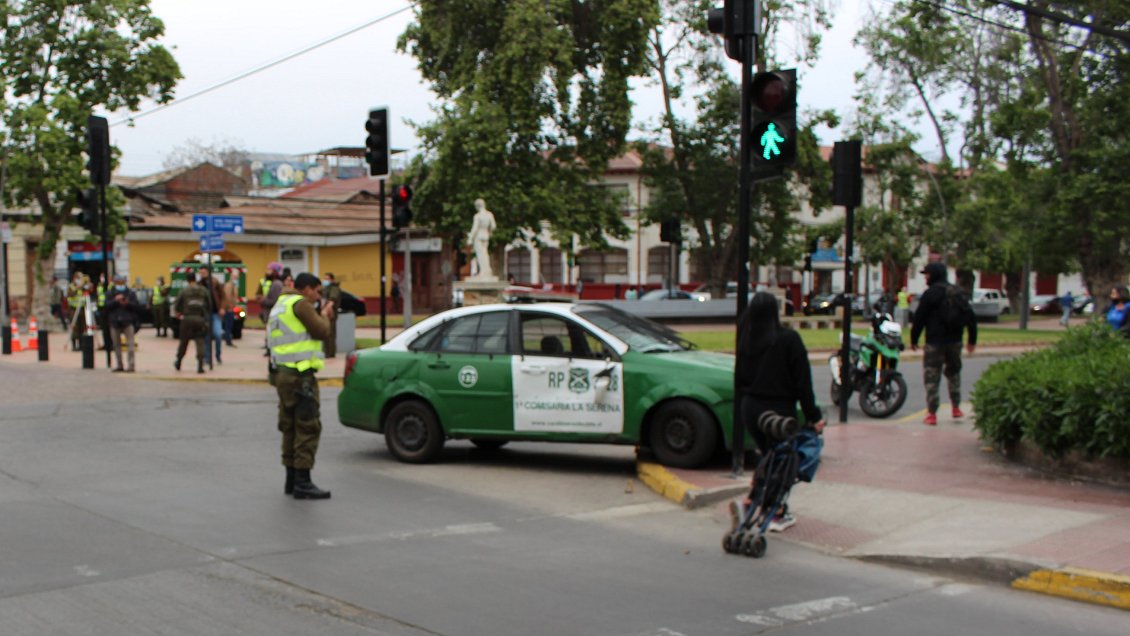 Mujer detenida huyó en radiopatrulla de Carabineros por calles de La Serena