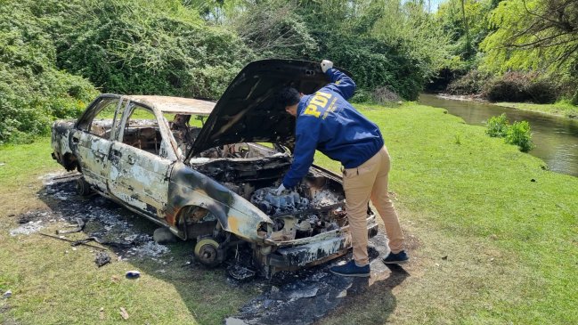 Vehículo fue robado y quemado en Linares