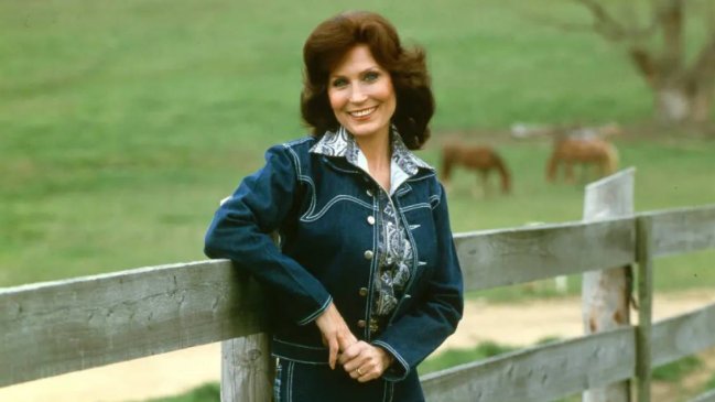 A los 90 años murió Loretta Lynn, icono del country