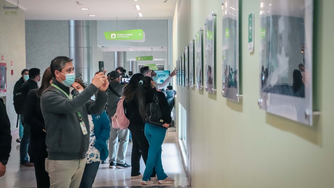 Inauguran muestra fotográfica de la pandemia en Hospital Regional de Rancagua