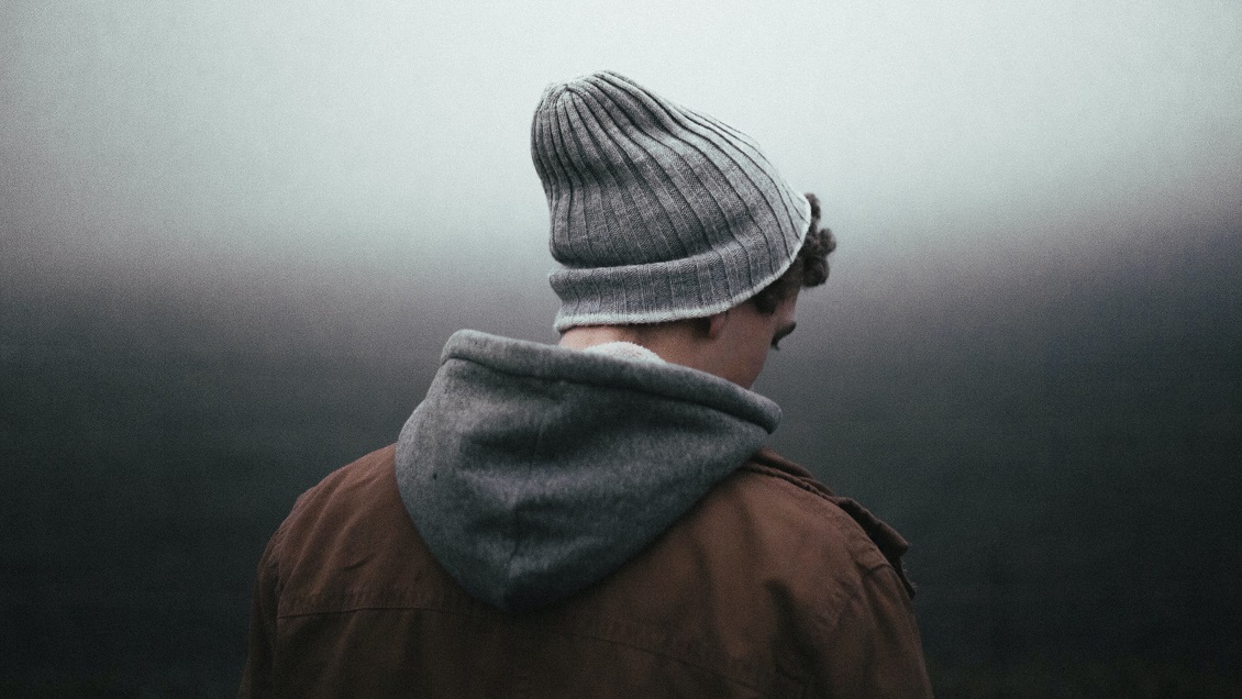 Se aburrió de fracasar en las apps de citas y compró un cartel publicitario para encontrar polola