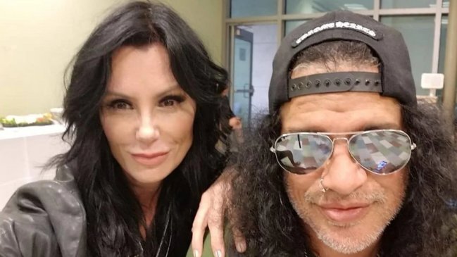 Slash y su pareja fueron parados por Carabineros durante su paso por Santiago