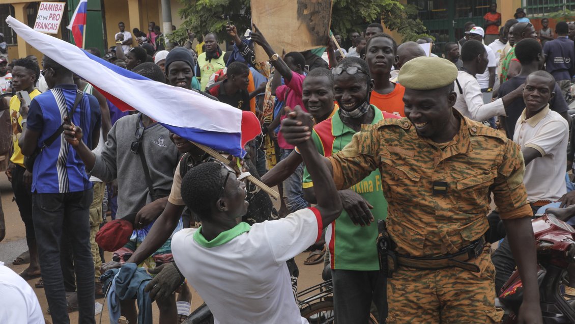 El líder golpista de Burkina Faso asume el cargo de jefe de Estado