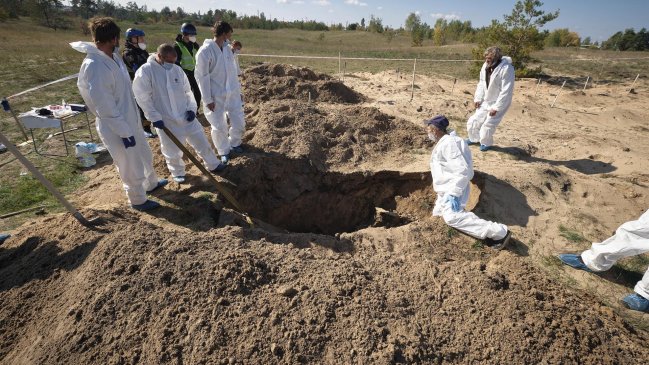 Fosa común en localidad de Donetsk: Exhumados los 20 primeros cuerpos, entre los que hay niños