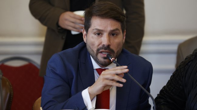 Desde la UDI al PC: Comités del Senado rechazaron invitación a activista de extrema derecha al Congreso