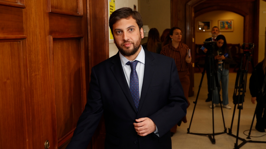 Presidente de la Cámara espera que los partidos cierren este lunes las 